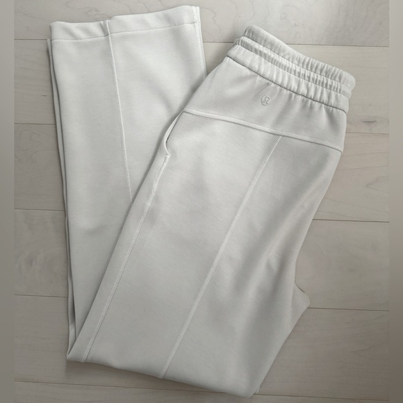 Lululemon Softstreme High Rise pant size 6 Bone ***Hemmed to 29.5” - Picture 4 of 4